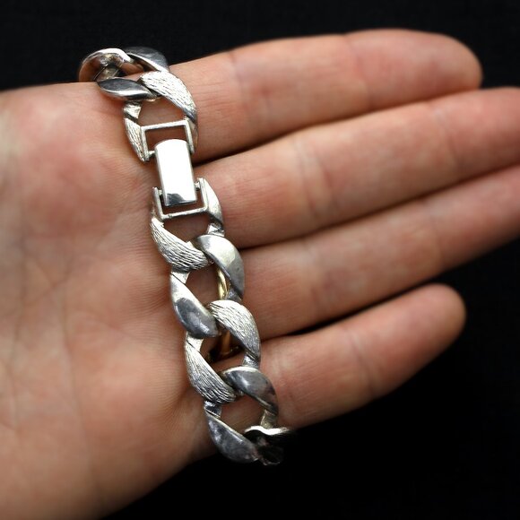 Vintage Bold Textured Link Bracelet by Napier, Wide Retro Statement Bracelet - Picture 9 of 11